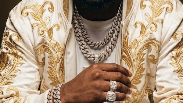 Davido Biography: Age, Real Name, Net Worth 2026, Wife Chioma, Children, the 5ive Album, and the Extraordinary Story of Nigeria’s 001